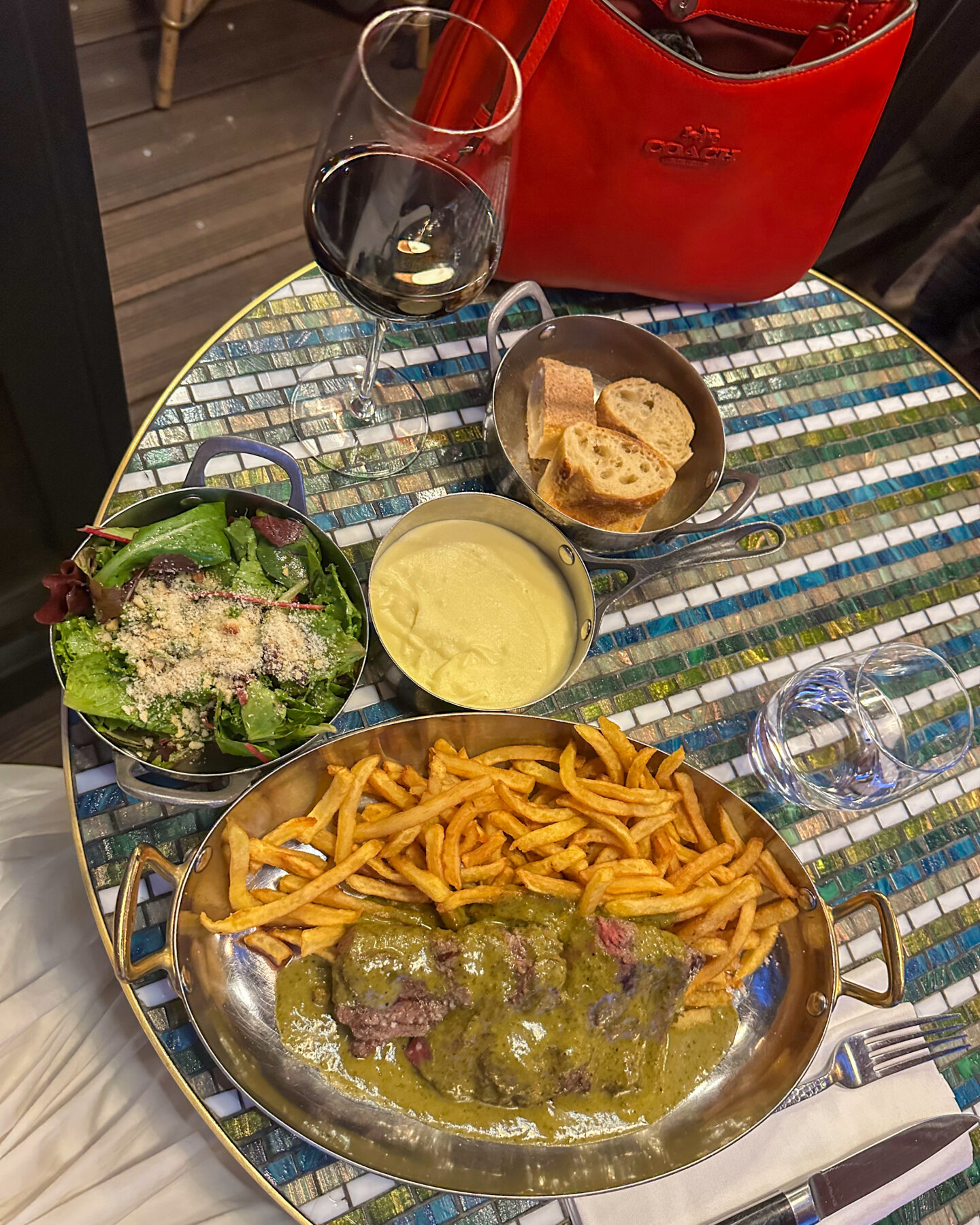 Paris steak frites restaurant Black Angus Paris