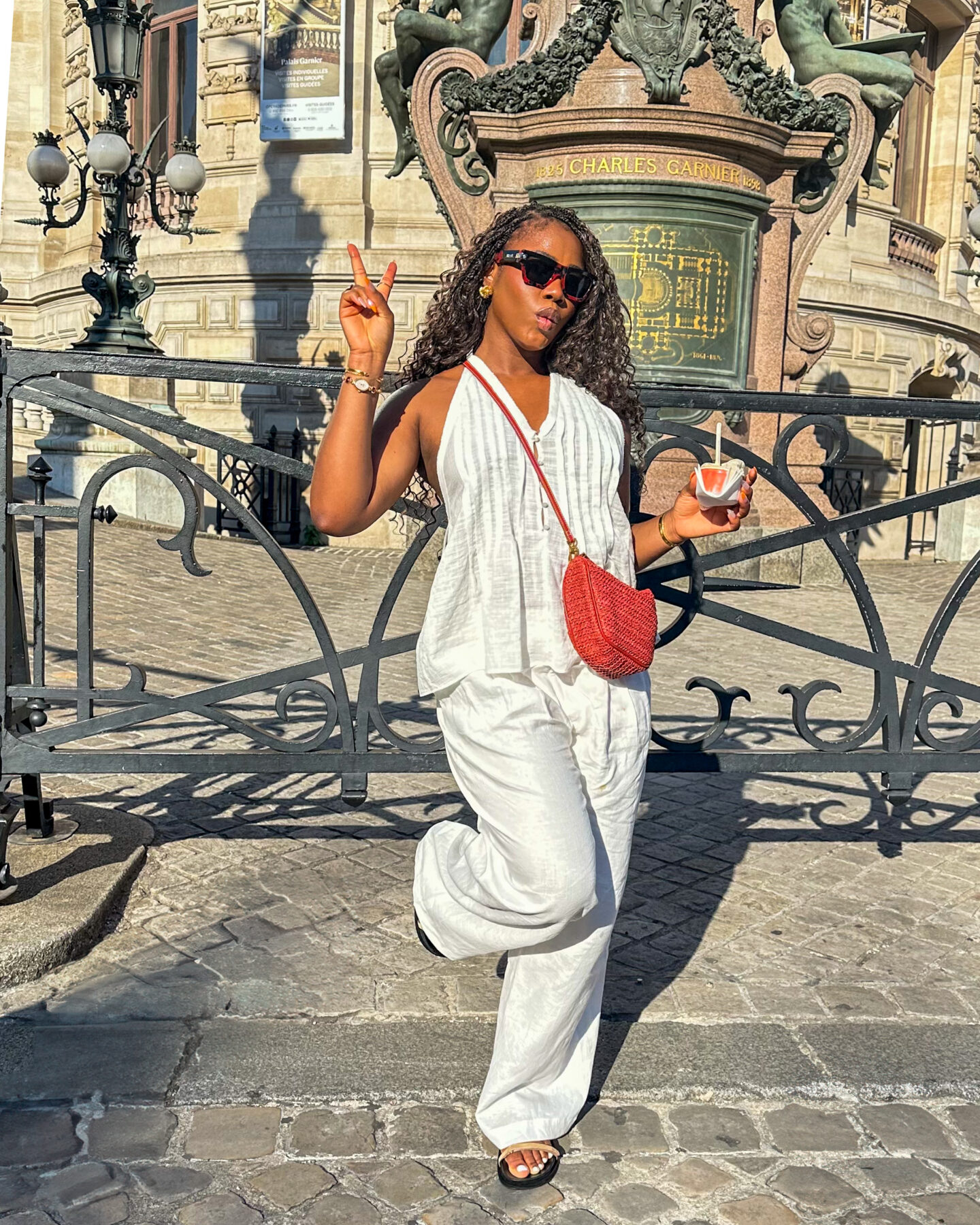 ANITA ALOYS Solo in Paris